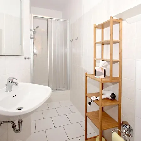 Käthe: Ruhige Sellin-ferienwohnung Mit Balkon Und Badzugang Goehren (Ruegen)
