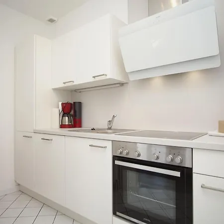 Käthe: Ruhige Sellin-ferienwohnung Mit Balkon Und Badzugang Goehren (Ruegen)