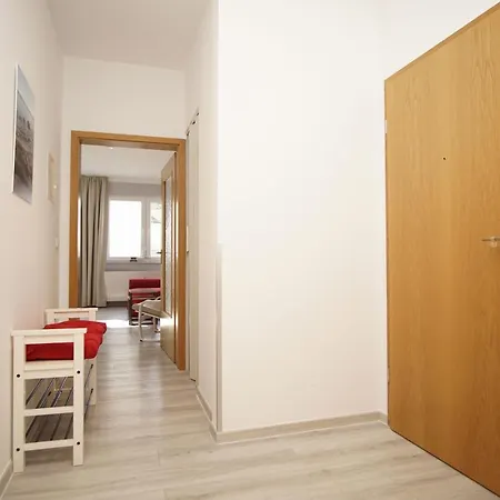 Käthe: Ruhige Sellin-ferienwohnung Mit Balkon Und Badzugang Apartment